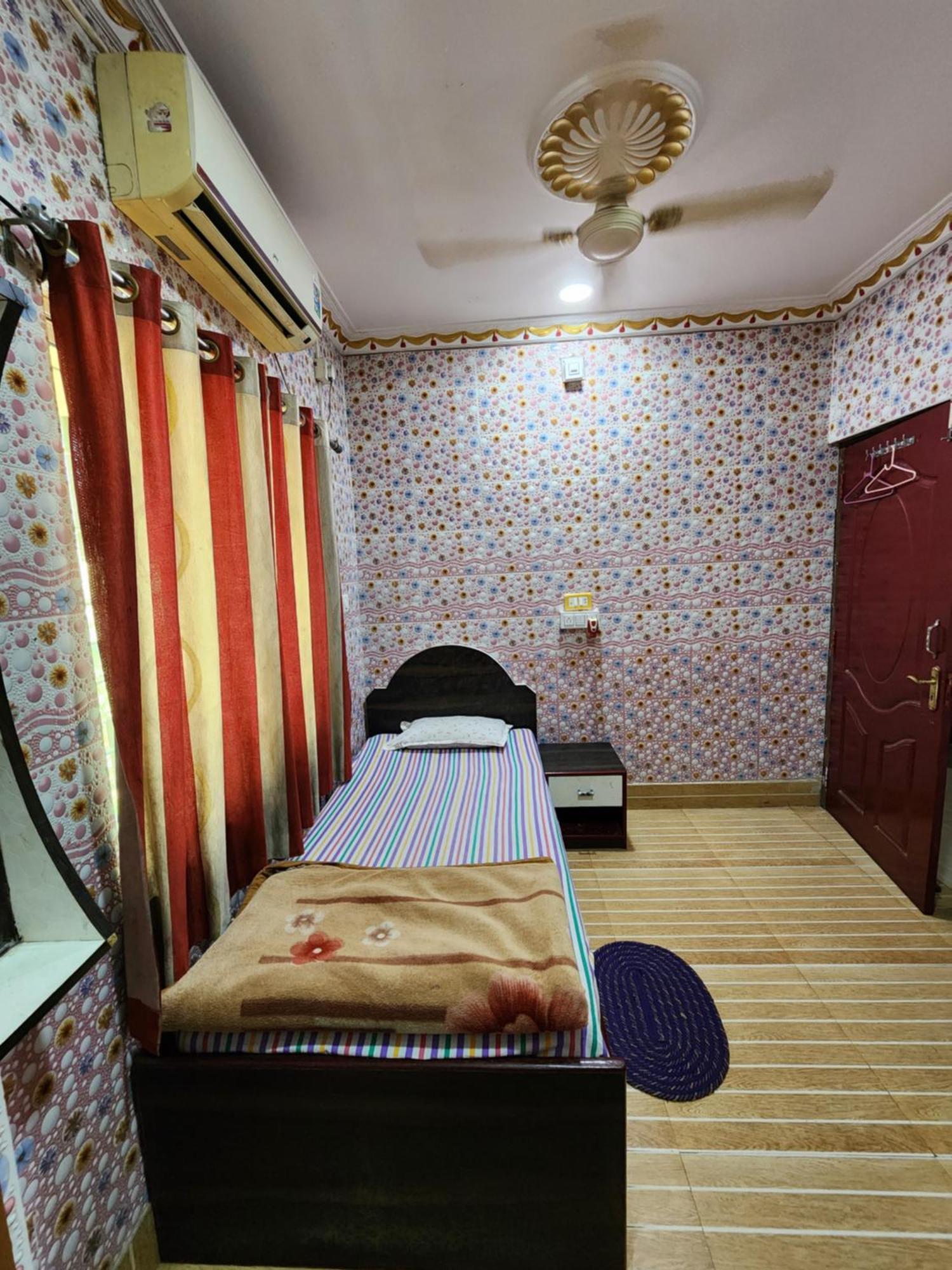 Hotel Shri Durga Baripada Exteriör bild